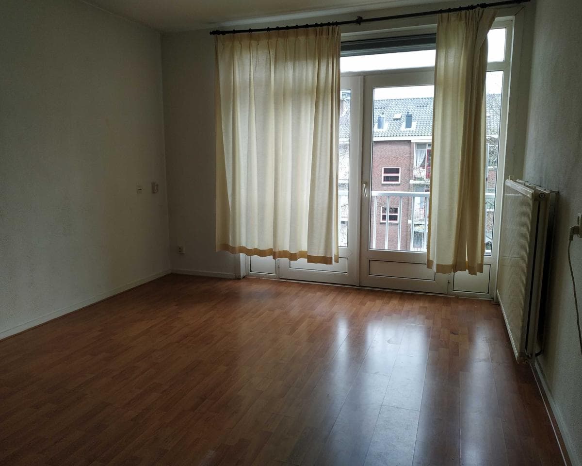 Image accompanying room listing
