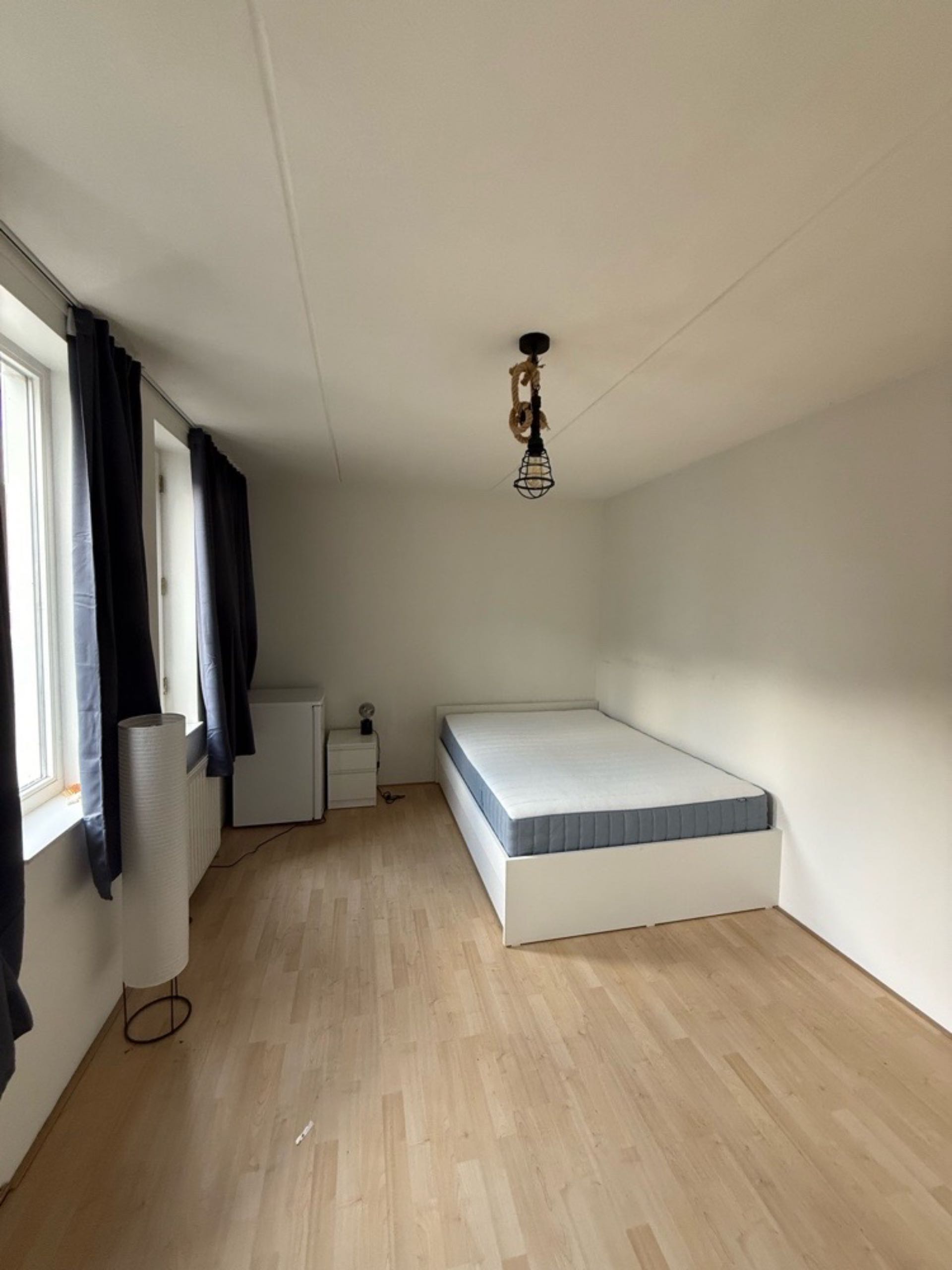 Image accompanying room listing
