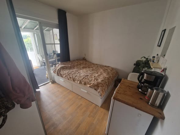Image accompanying room listing