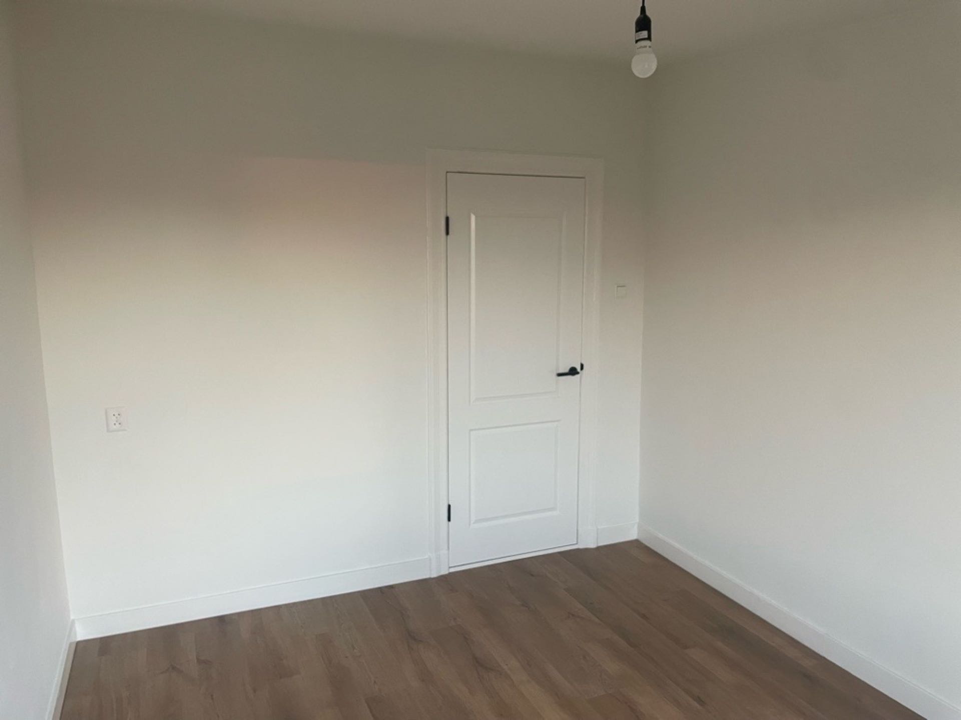 Image accompanying room listing