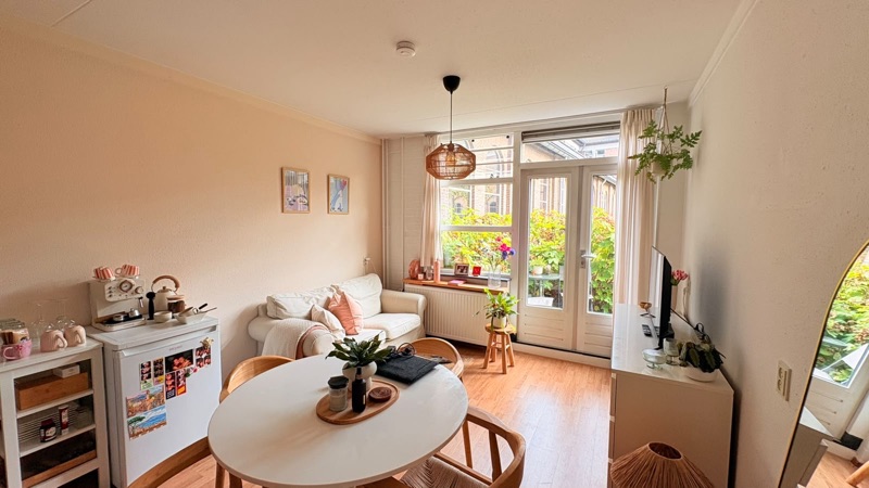 Image accompanying room listing