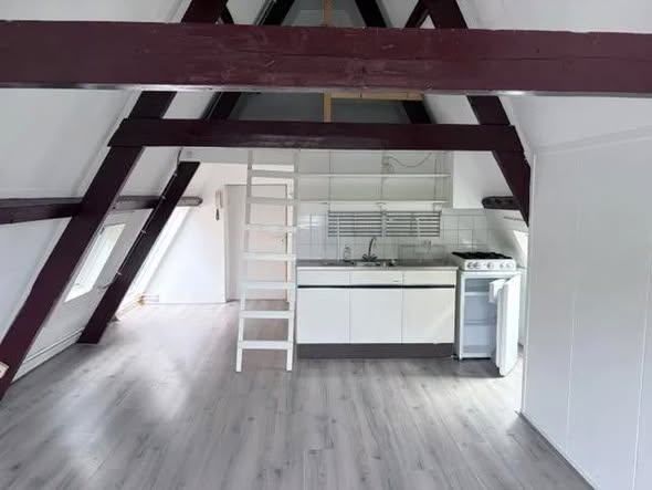 Image accompanying room listing