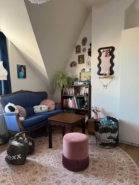 Image accompanying room listing