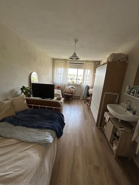 Image accompanying room listing