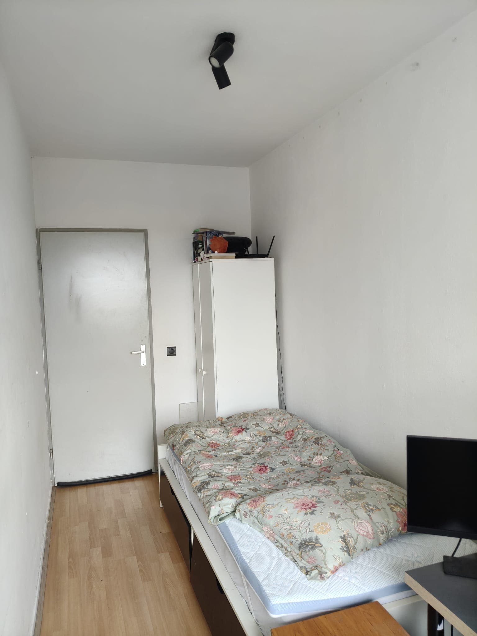Image accompanying room listing