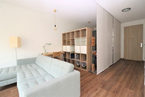 Image accompanying room listing