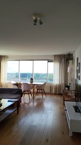 Image accompanying room listing