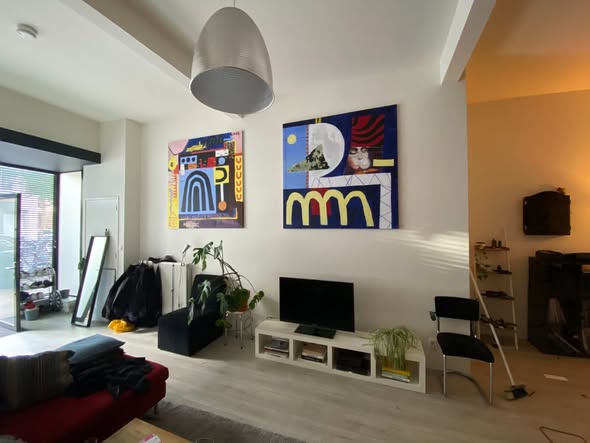 Image accompanying room listing