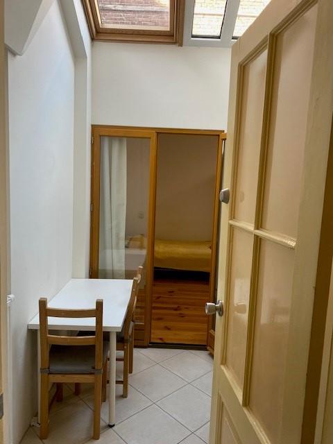 Image accompanying room listing