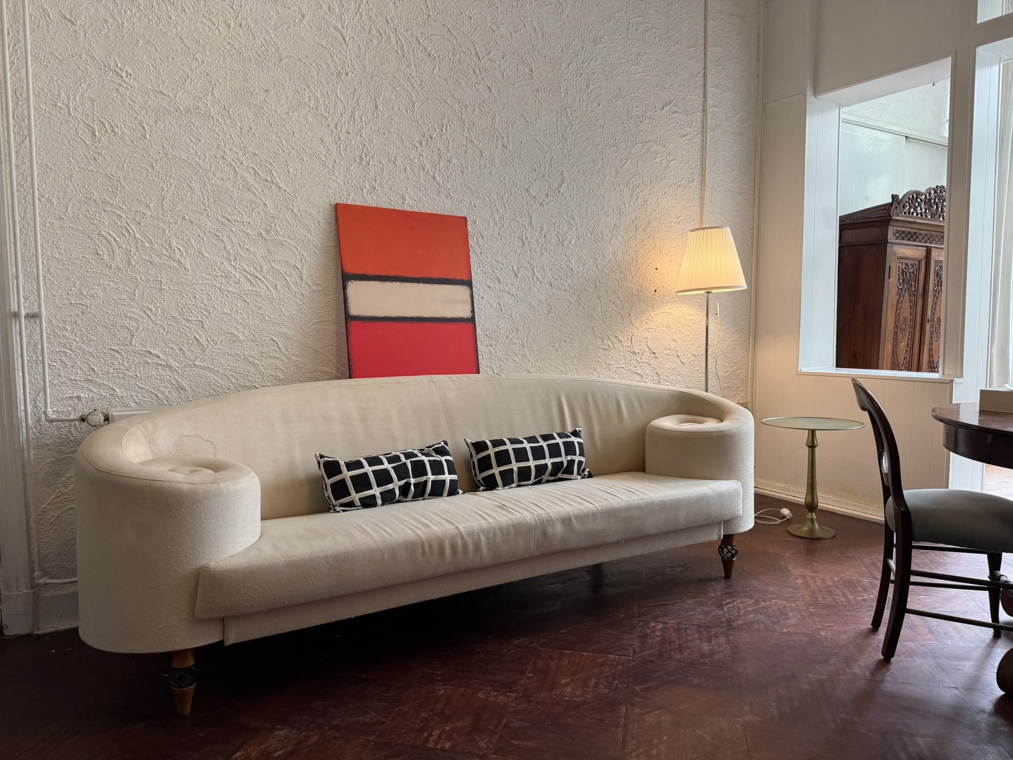 Image accompanying room listing