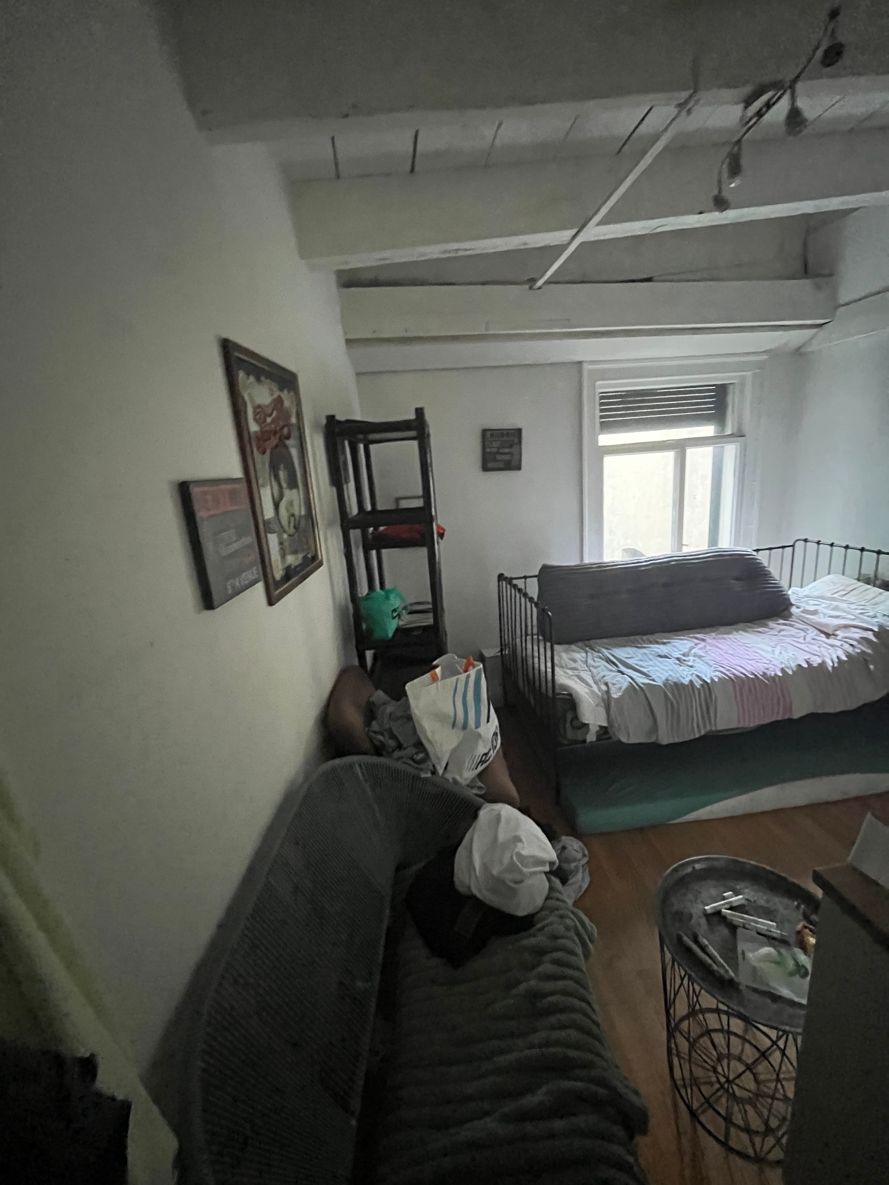 Image accompanying room listing