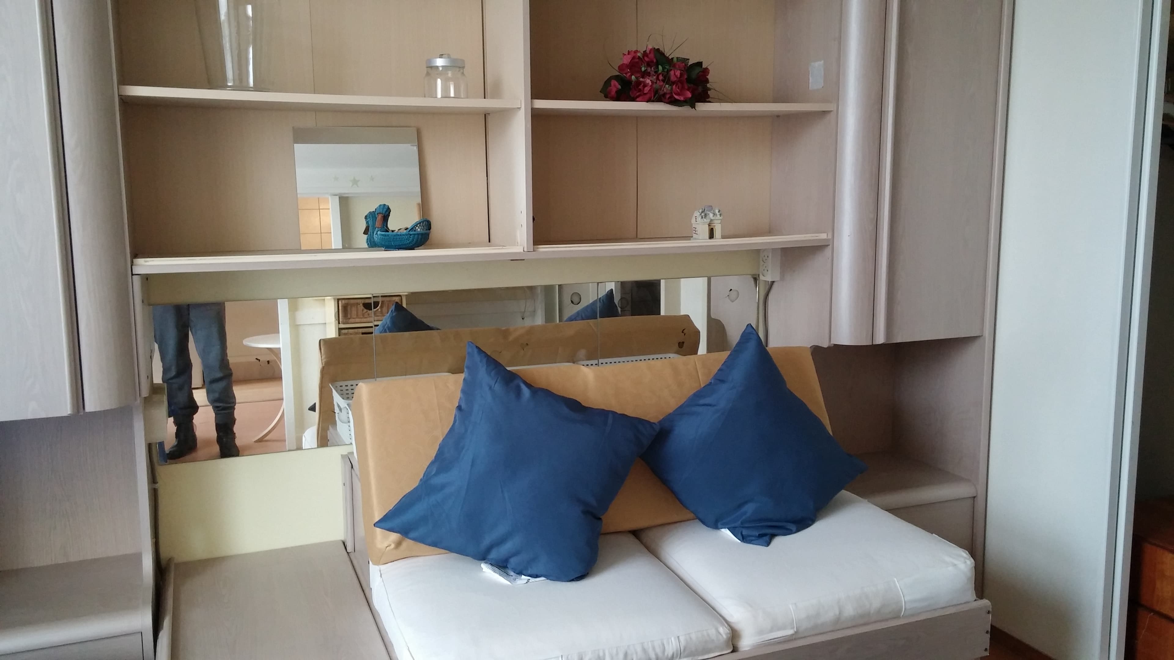 Image accompanying room listing
