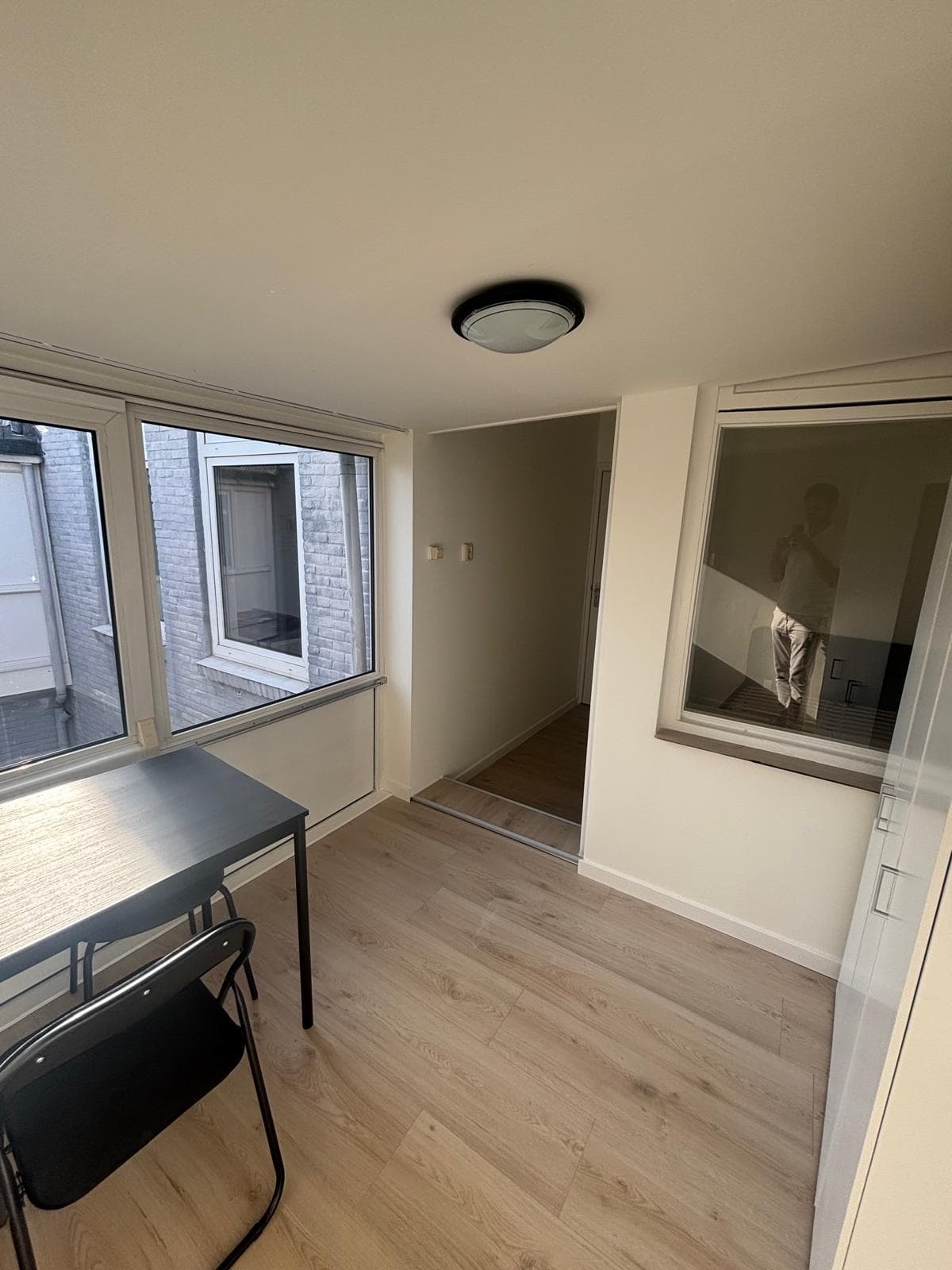 Image accompanying room listing