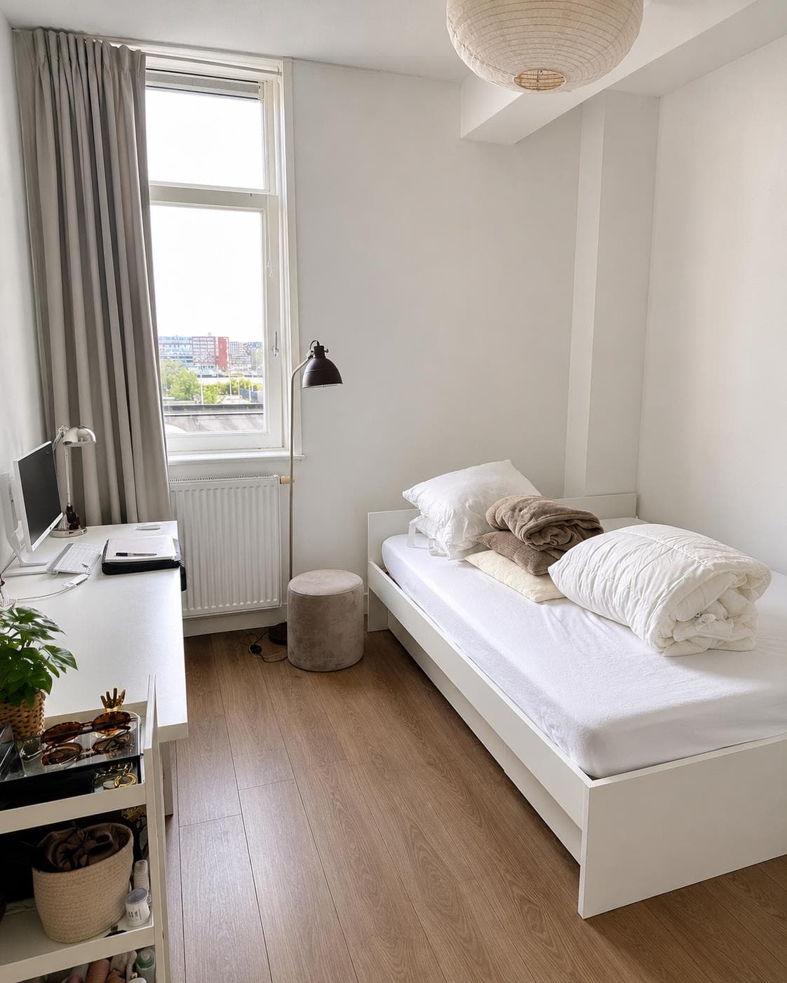 Image accompanying room listing