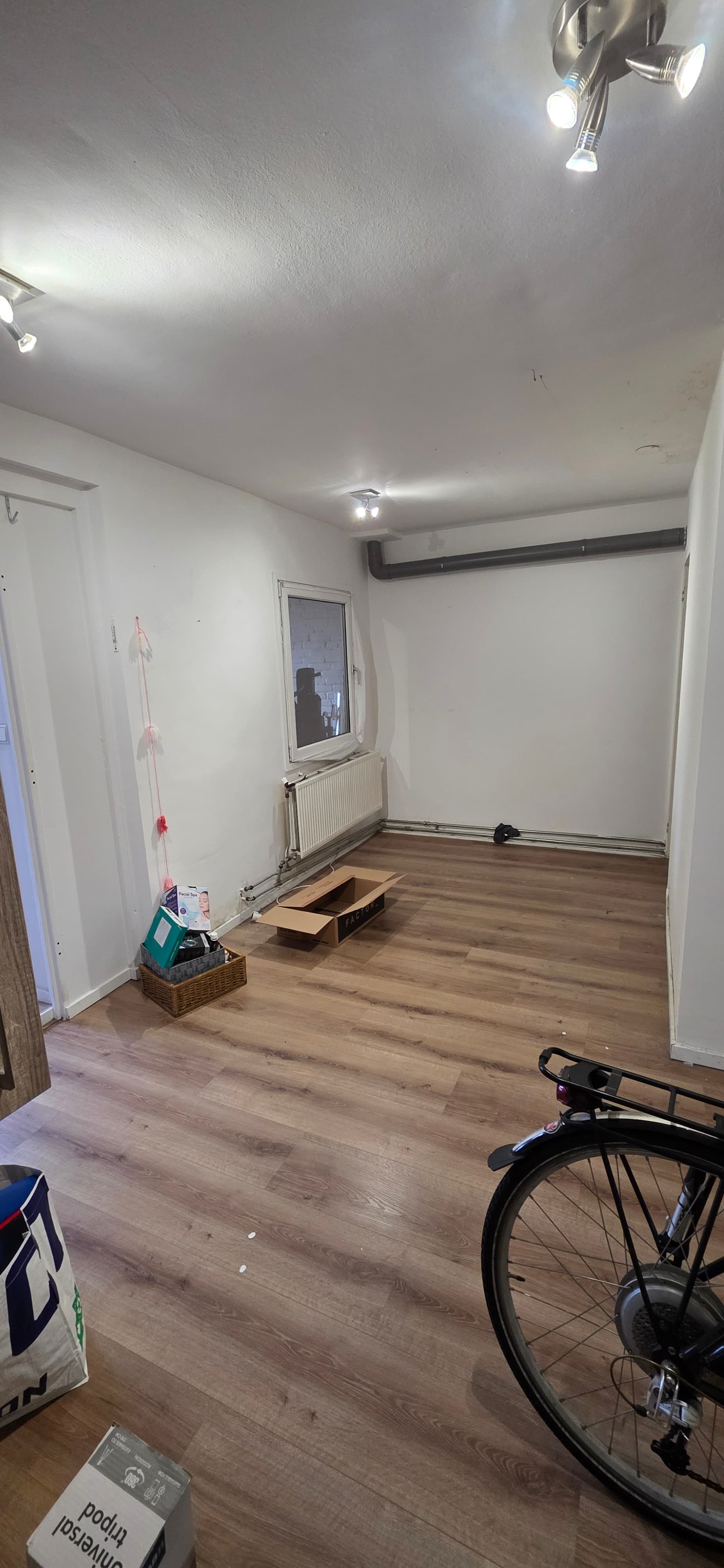 Image accompanying room listing