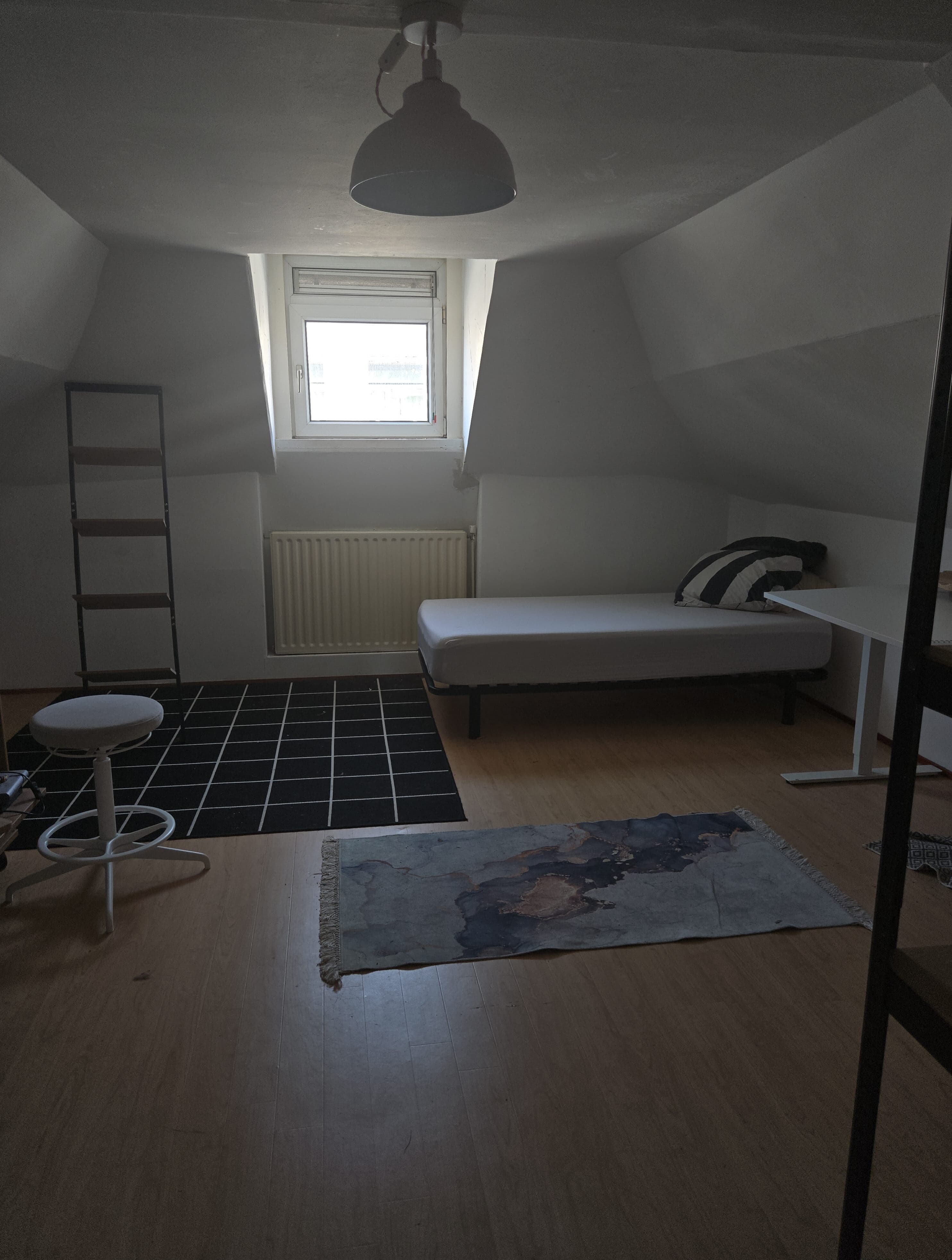 Image accompanying room listing