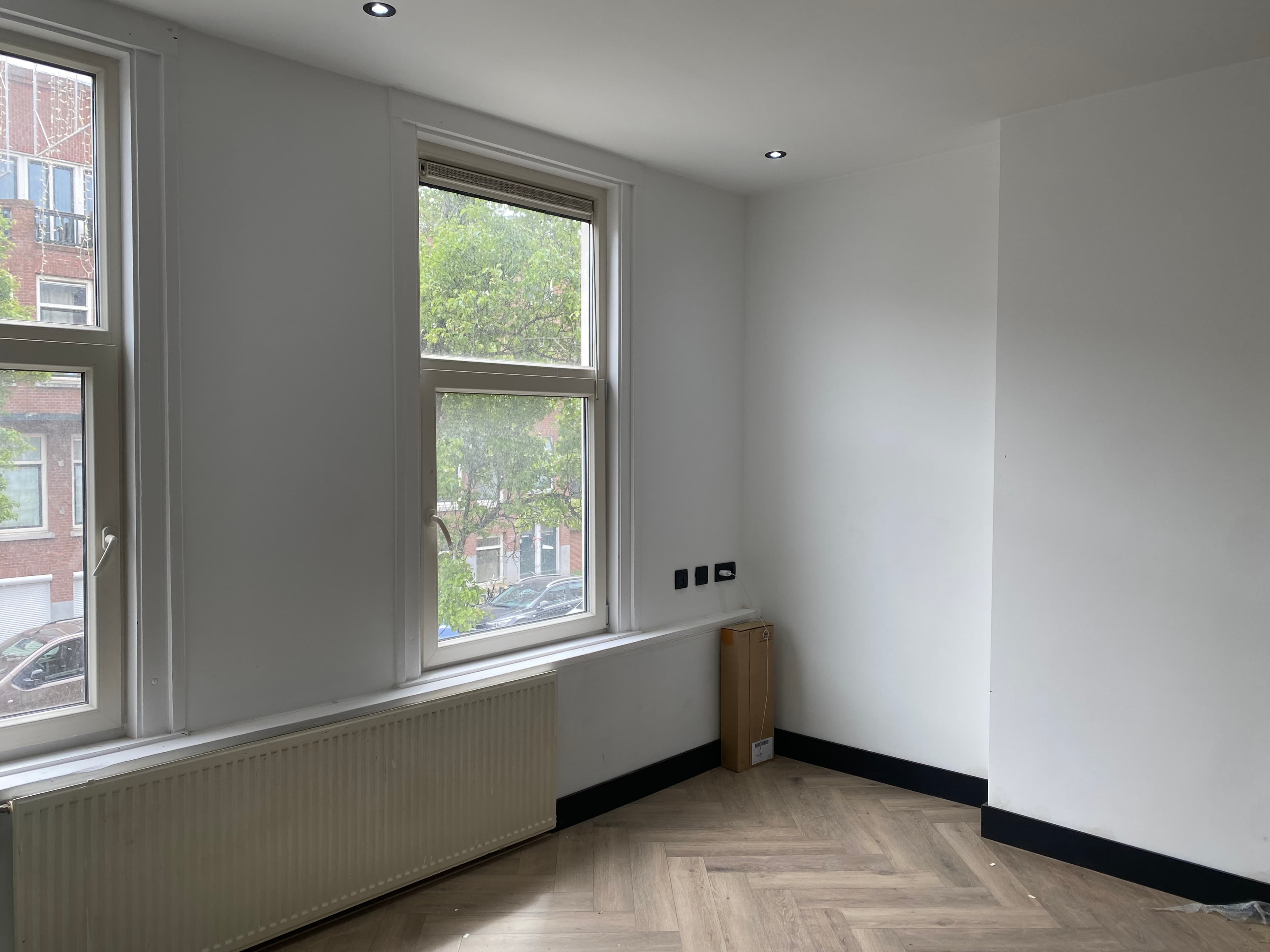 Image accompanying room listing