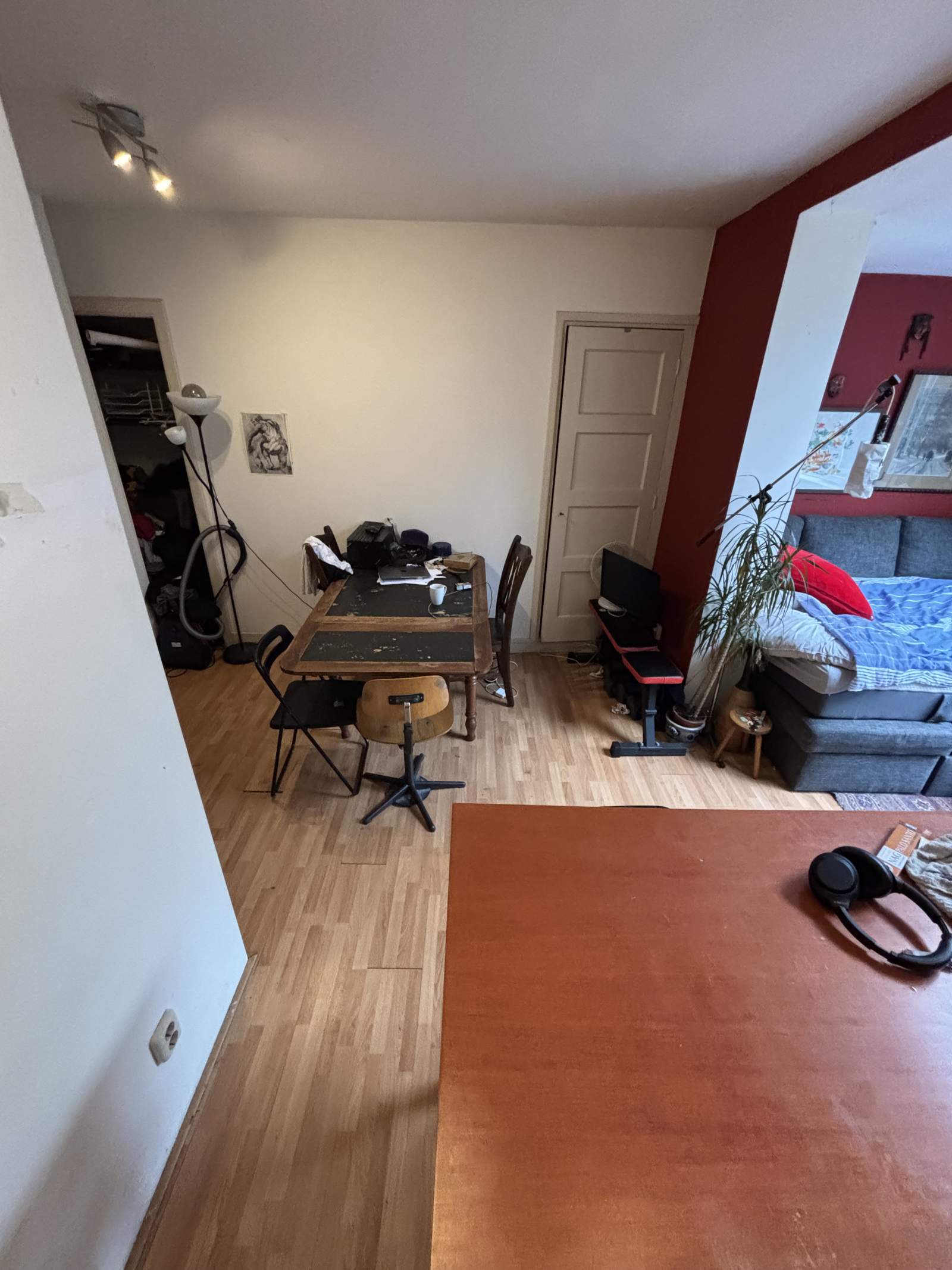 Image accompanying room listing