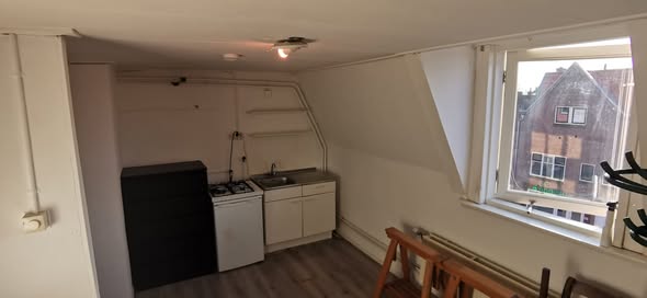 Image accompanying room listing