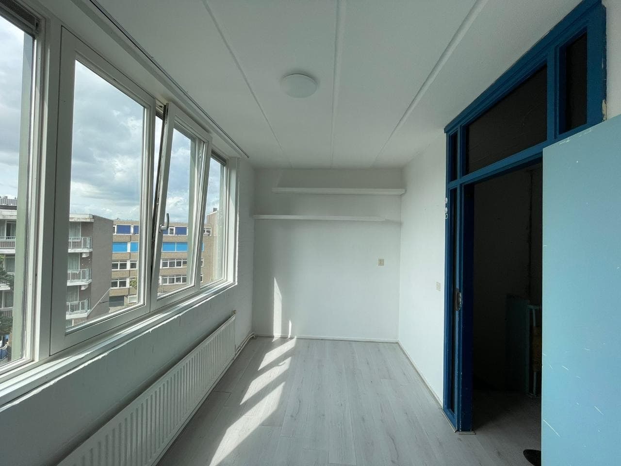 Image accompanying room listing