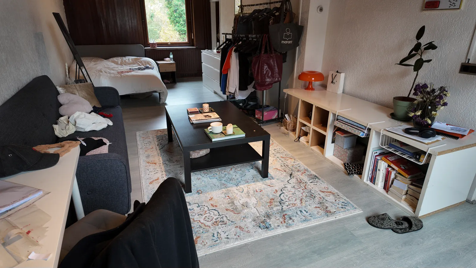 Image accompanying room listing