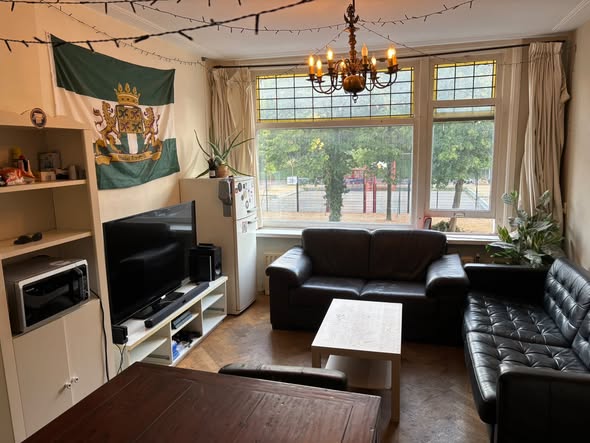 Image accompanying room listing