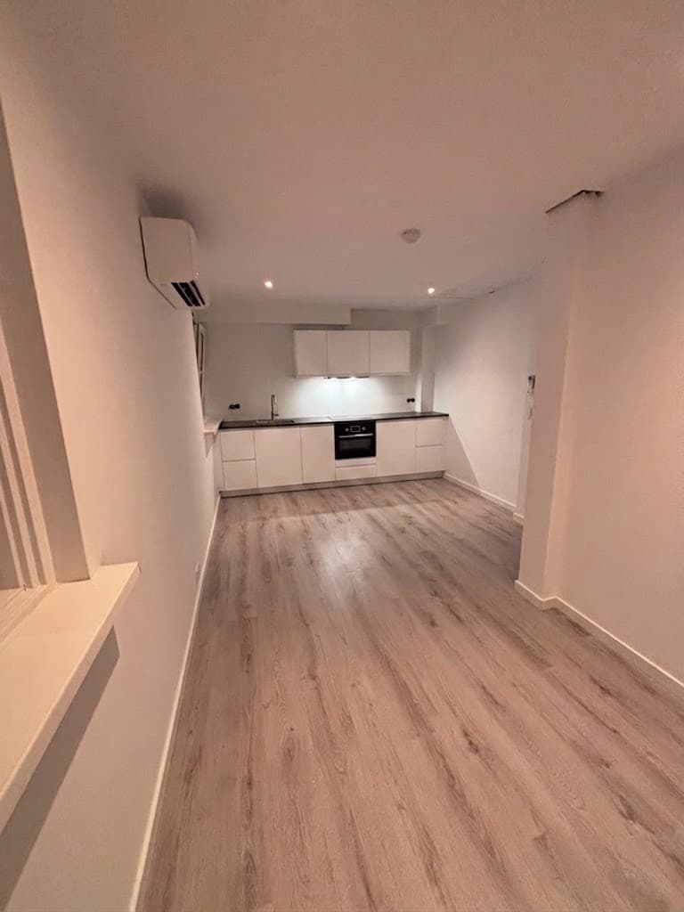 Image accompanying room listing