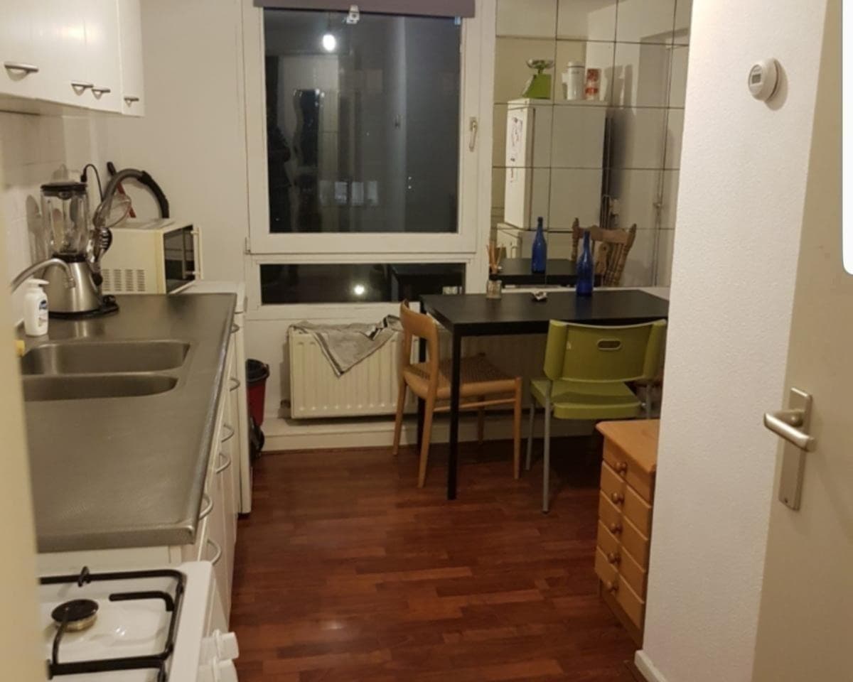 Image accompanying room listing