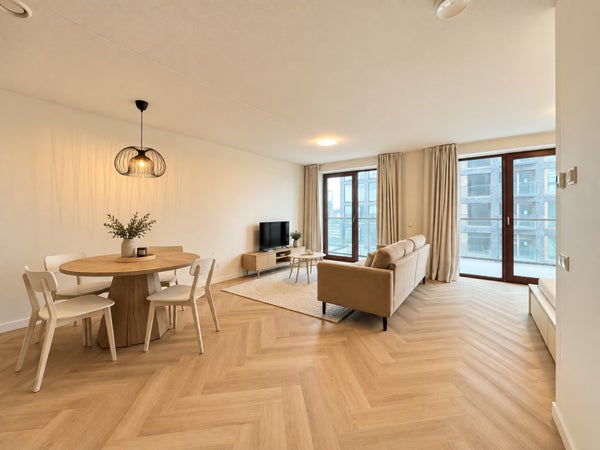 Image accompanying room listing
