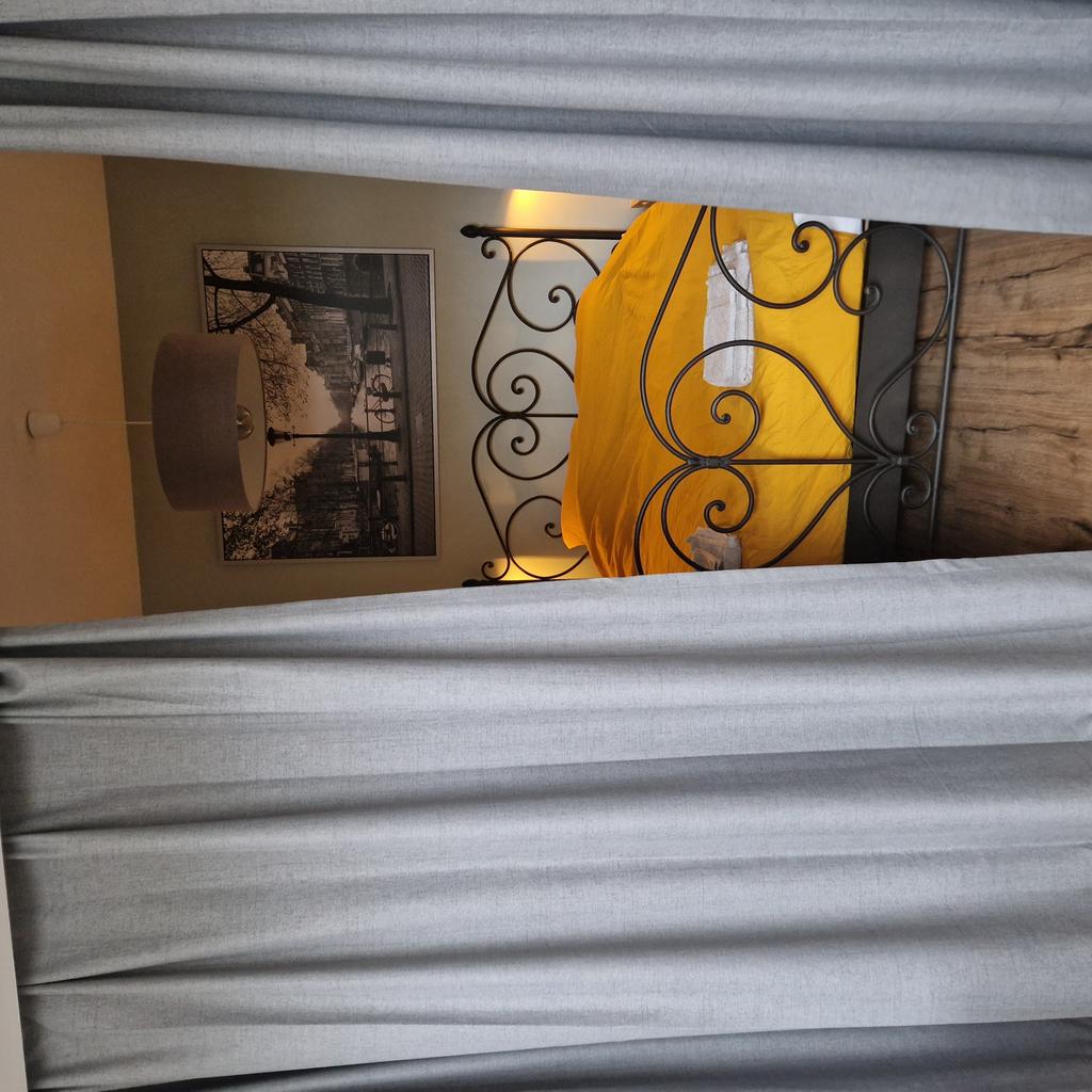 Image accompanying room listing