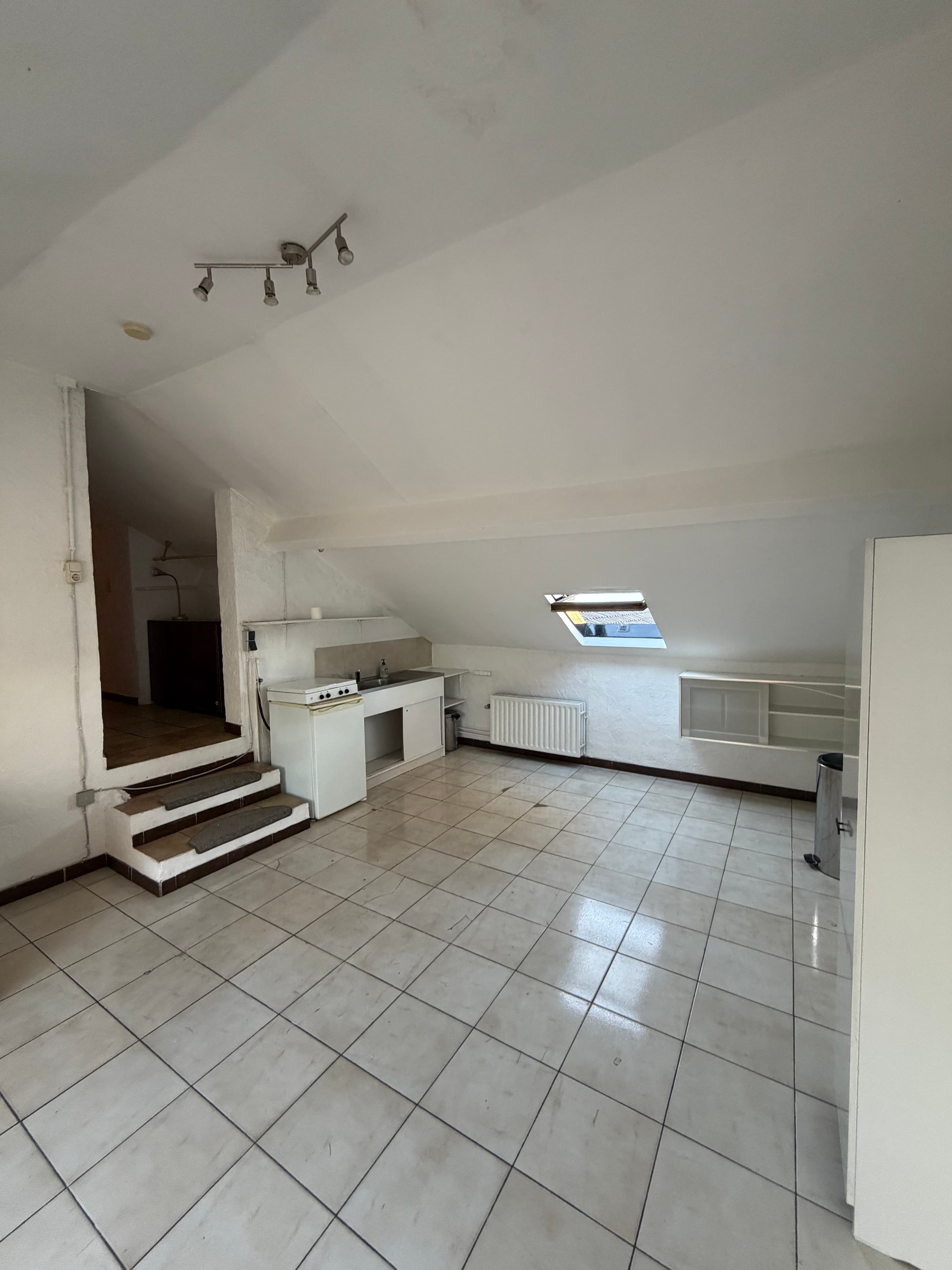 Image accompanying room listing