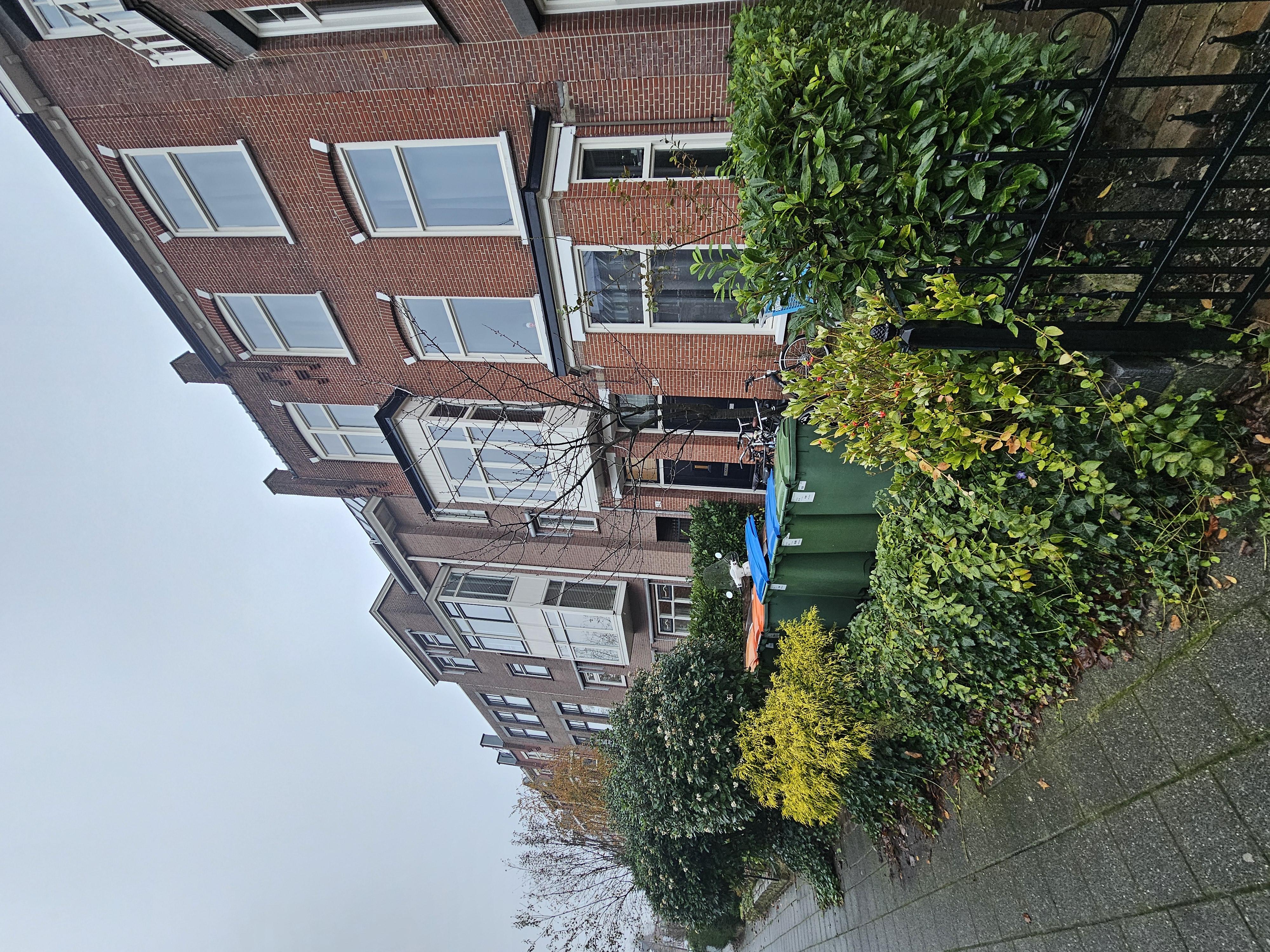 Image accompanying room listing
