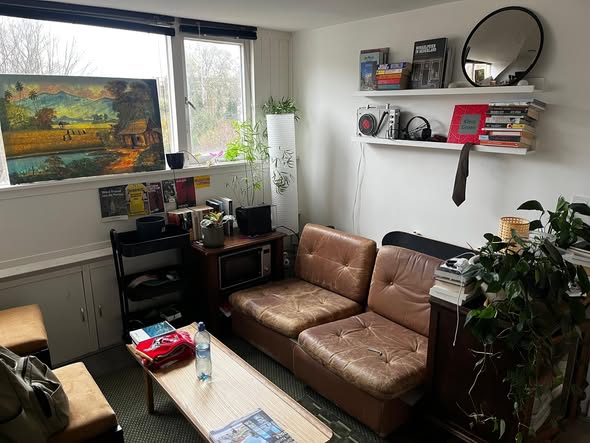 Image accompanying room listing
