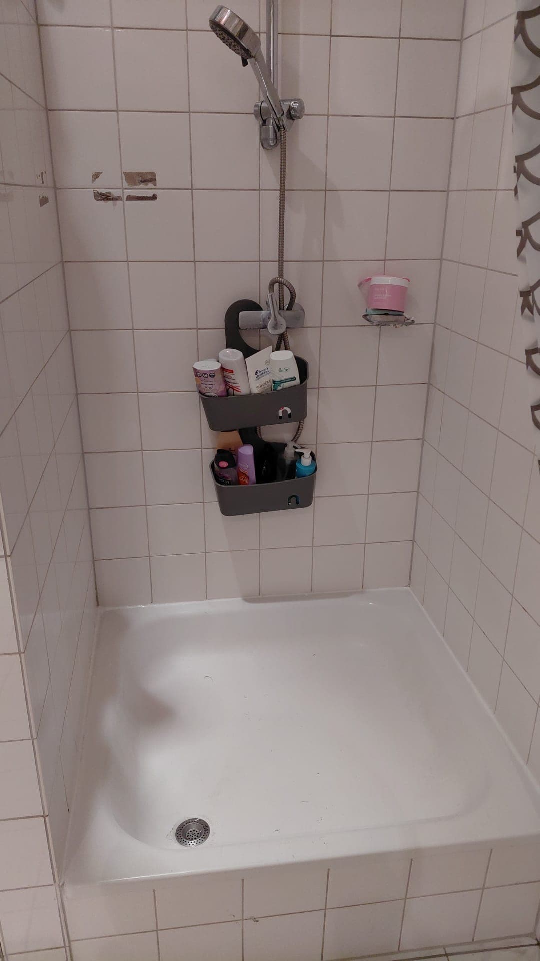 Image accompanying room listing