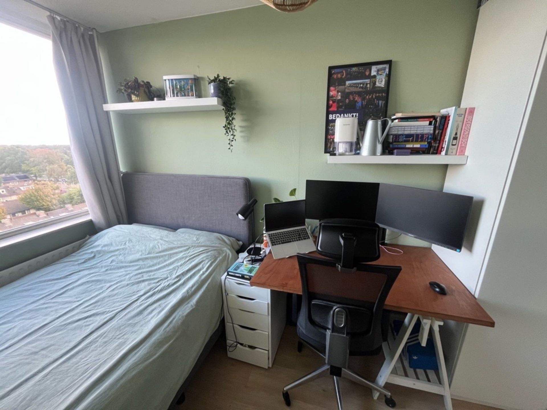 Image accompanying room listing
