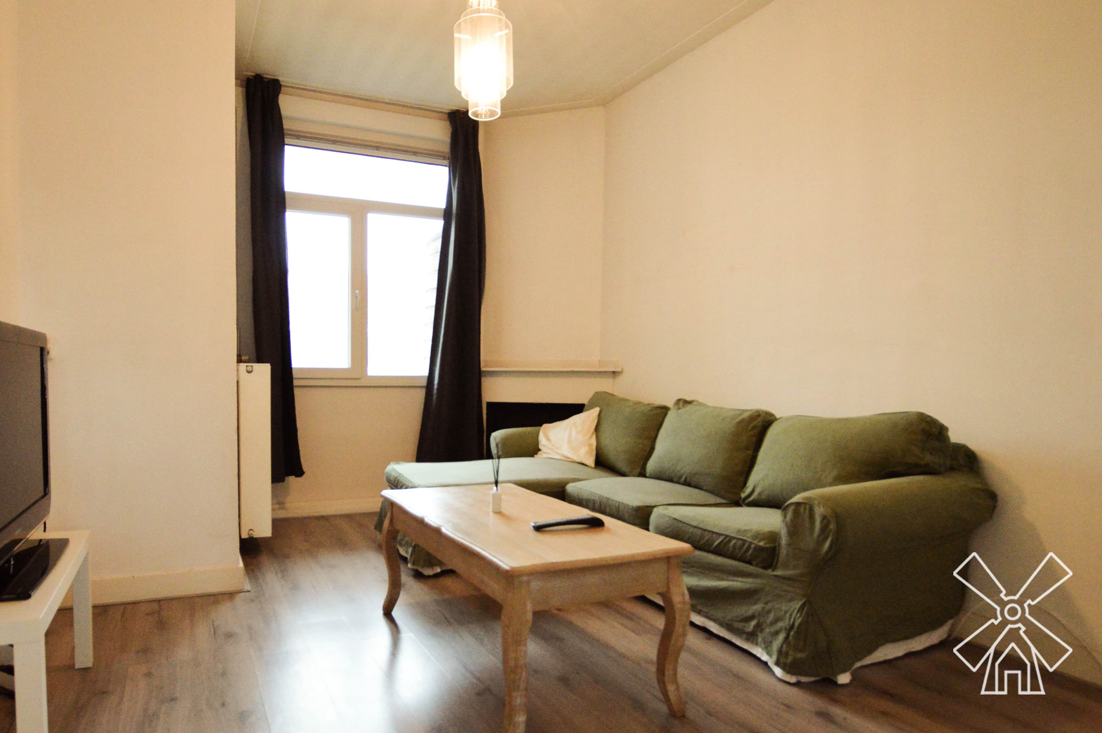 Image accompanying room listing