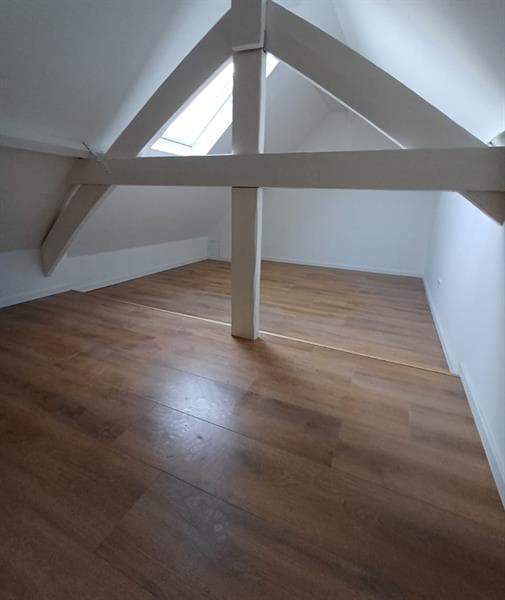Image accompanying room listing