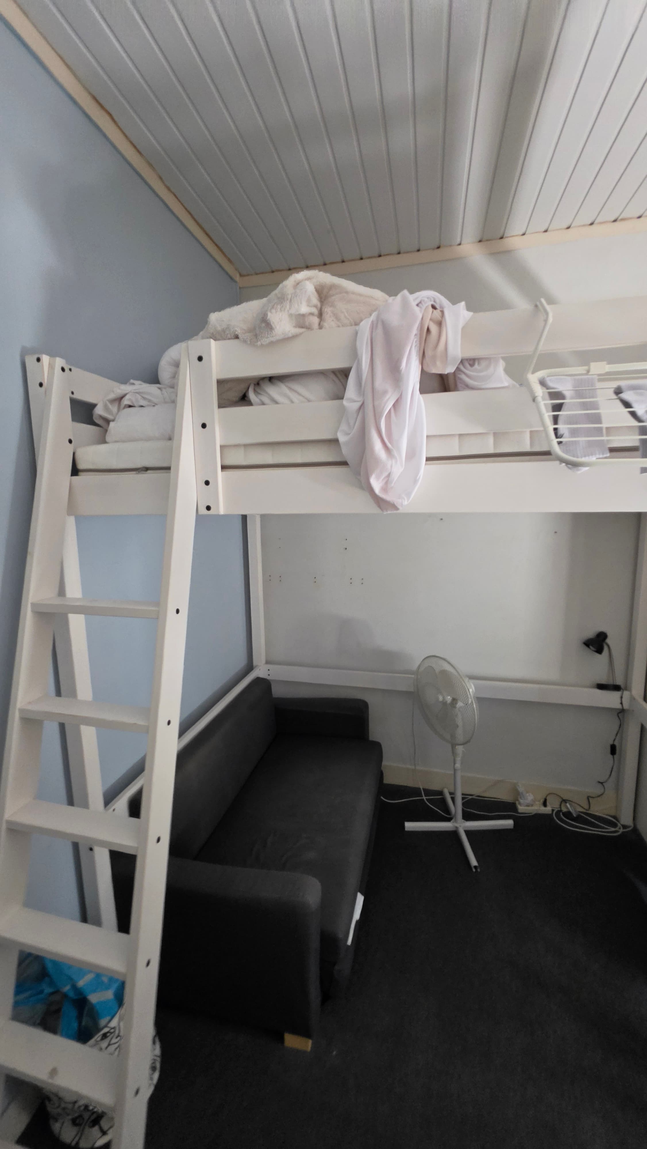 Image accompanying room listing