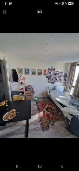 Image accompanying room listing