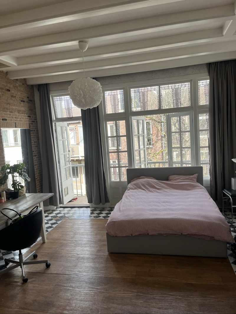 Image accompanying room listing