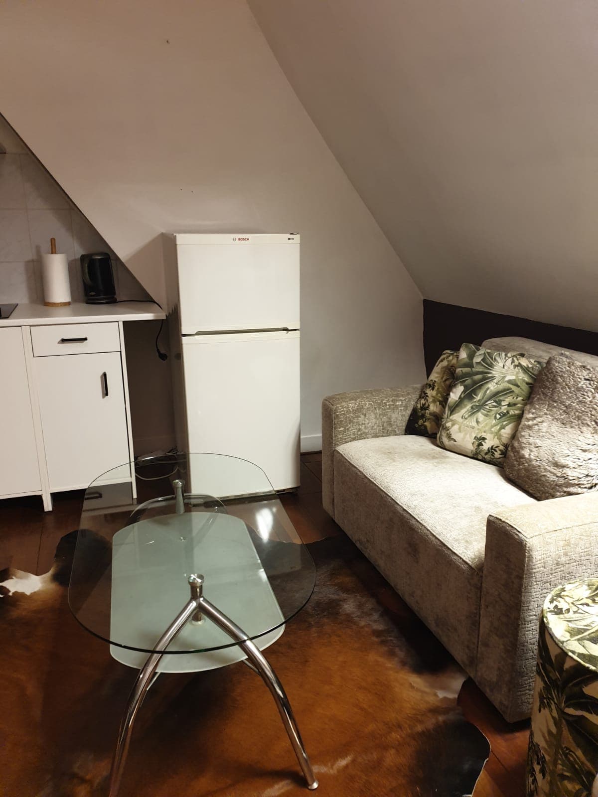 Image accompanying room listing