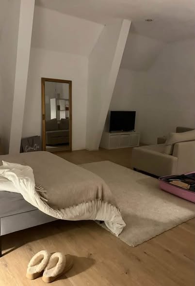 Image accompanying room listing
