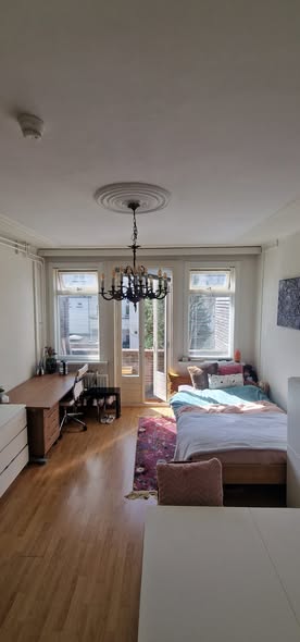 Image accompanying room listing