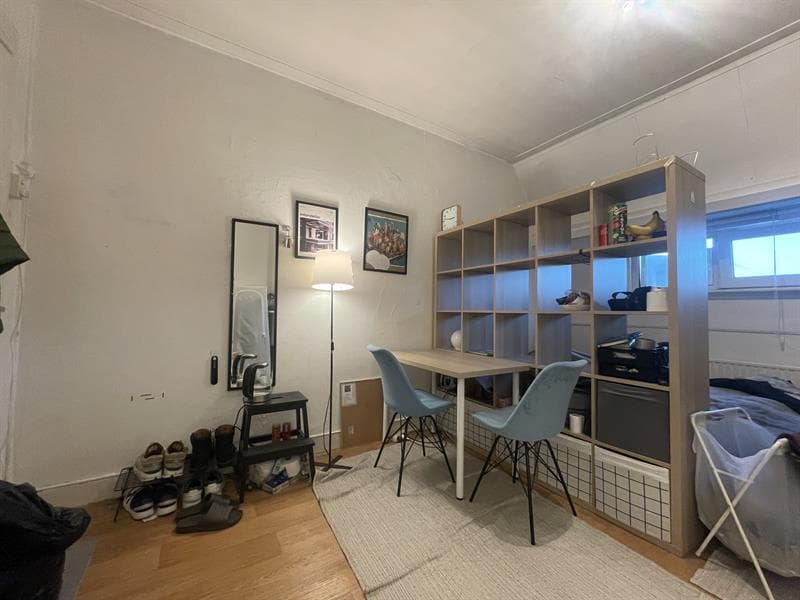 Image accompanying room listing