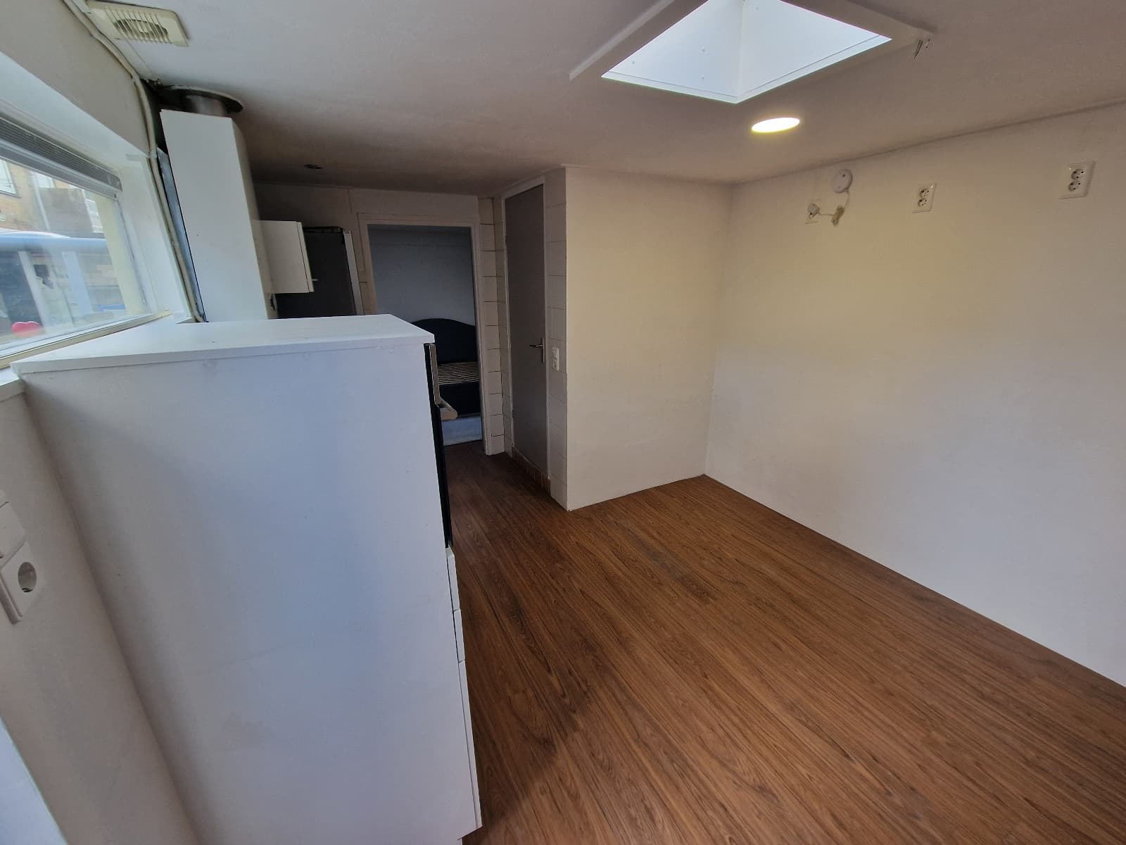 Image accompanying room listing