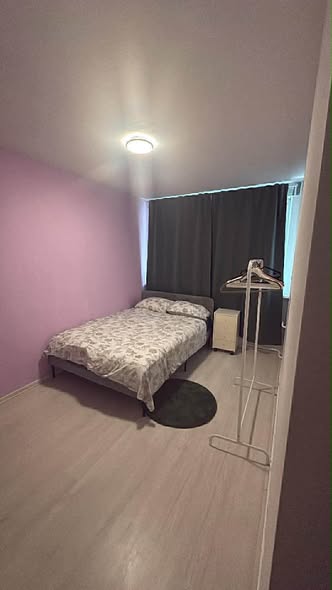 Image accompanying room listing