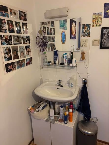 Image accompanying room listing