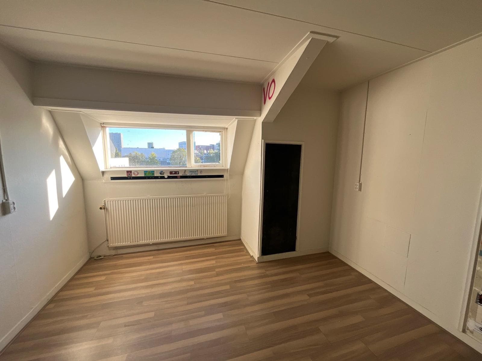 Image accompanying room listing
