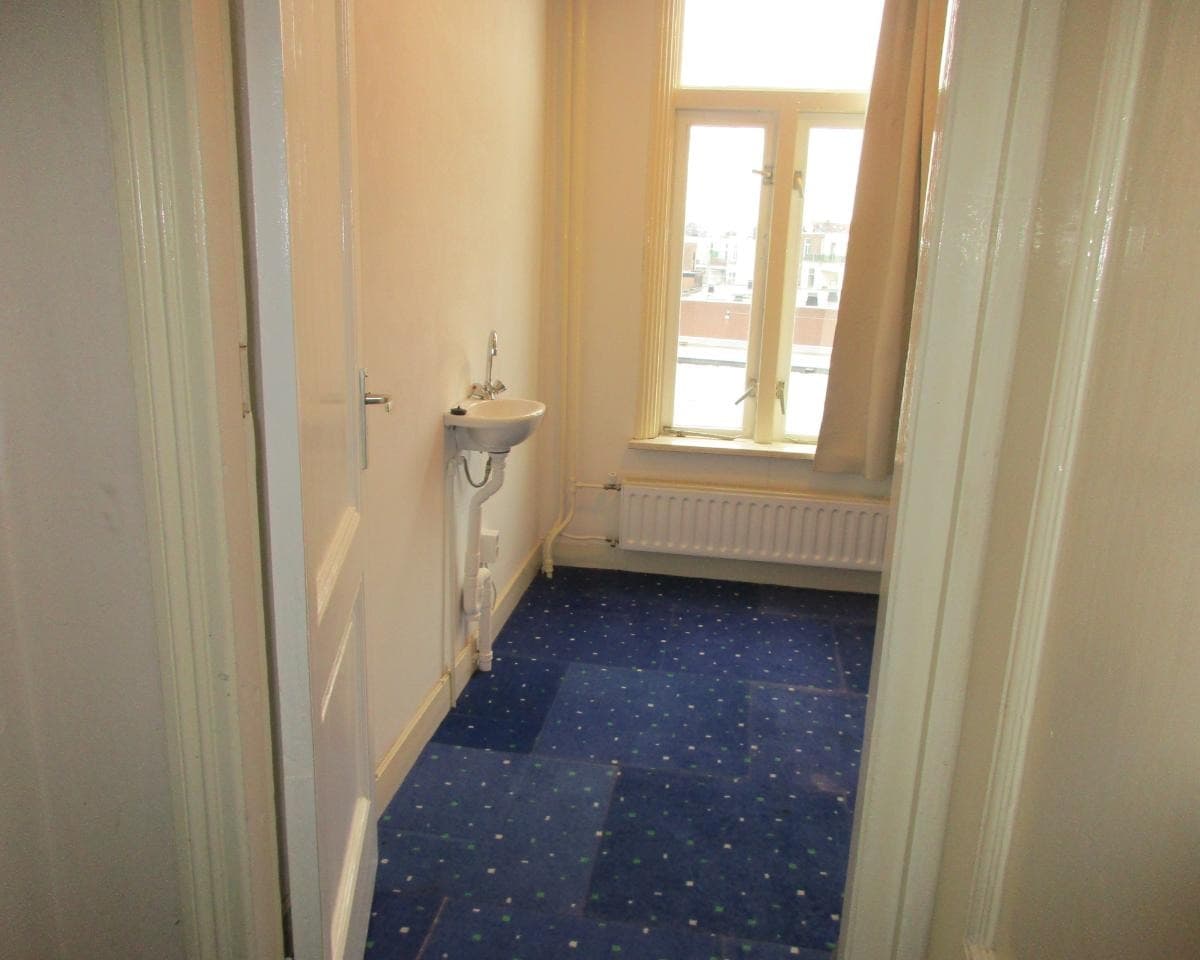 Image accompanying room listing
