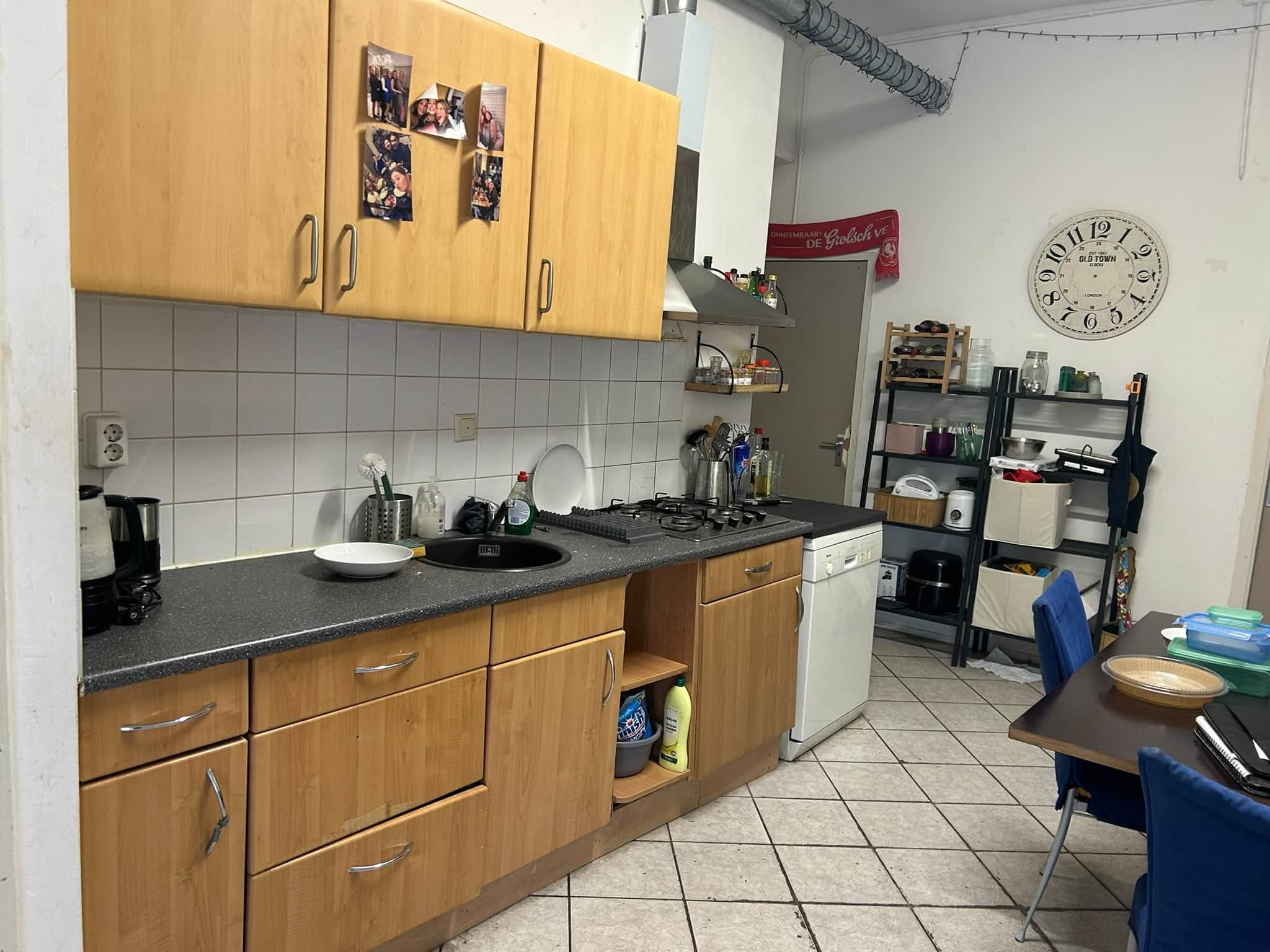 Image accompanying room listing